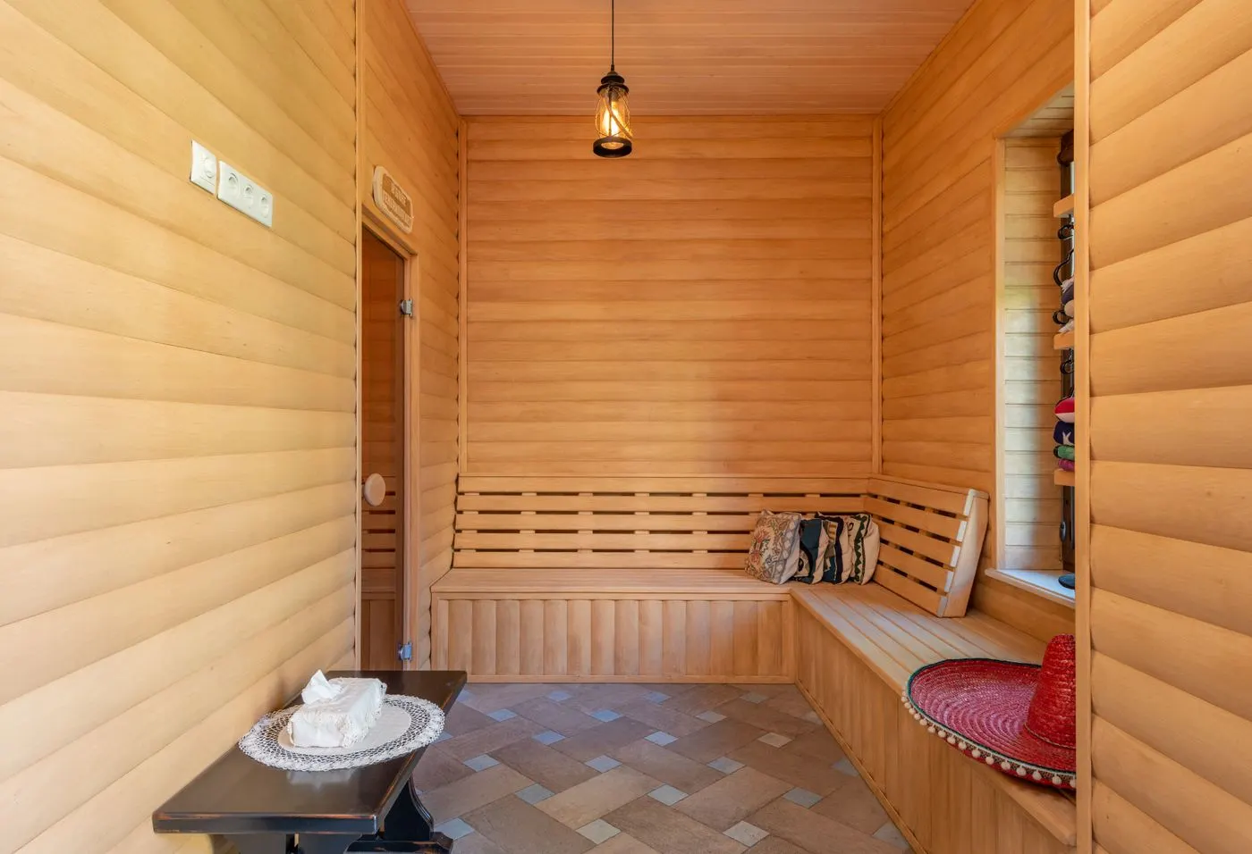 Two-tier sauna bench seating